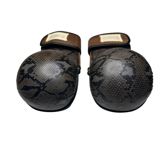 PRO SNAKE PRINT LEATHER HYBRID MMA
GLOVES - Picture 3 of 4